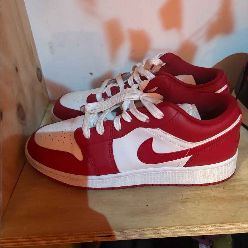 Gym Red Low Top 1s